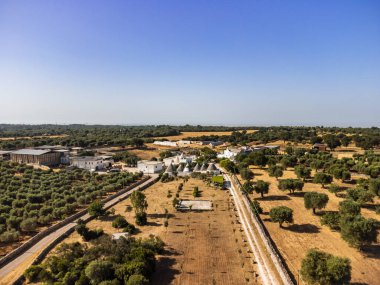 Konik çatıları olan eşsiz Trulli evleri, Alberobello, küçük bir kasaba ve Metropolitan Şehri Bari, Apulia, Güney İtalya, UNESCO Dünya Mirası komünü