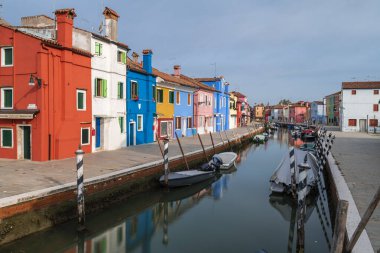 Gündüz vakti Burano Murano kanal şehir merkezi Venedik, İtalya