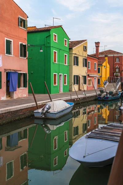 Dag Burano Murano Kanaal Stadsgezicht Met Meerdere Kleuren Gebouwen Venetië — Stockfoto