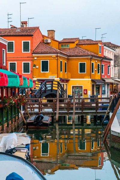 Dag Burano Murano Kanaal Stadsgezicht Met Meerdere Kleuren Gebouwen Venetië — Stockfoto