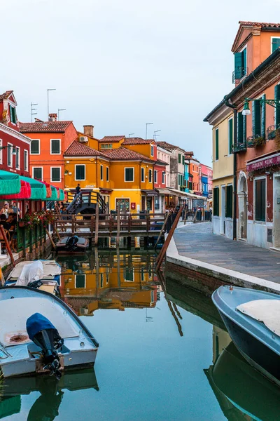 Dag Burano Murano Kanaal Stadsgezicht Met Meerdere Kleuren Gebouwen Venetië — Stockfoto