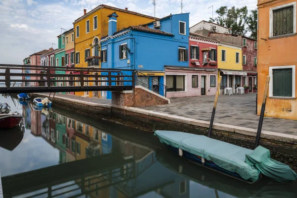 Муніципалітет Венеція Мурано Буран Водний Канал Човнами Барвистими Будинками — стокове фото