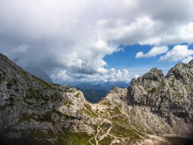 Belluno ili dağlık arazi ve Coldai Gölü, İtalya