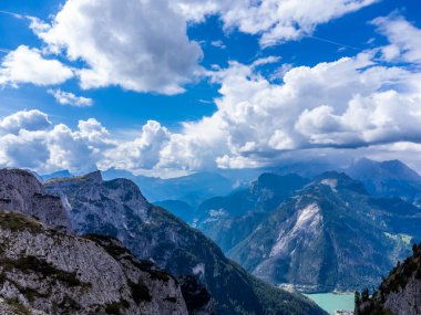 Belluno ili dağlık arazi ve Coldai Gölü, İtalya