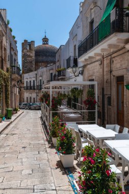 Ceglie Messapica, küçük kasaba komünü, güney İtalya mimari evleri. 