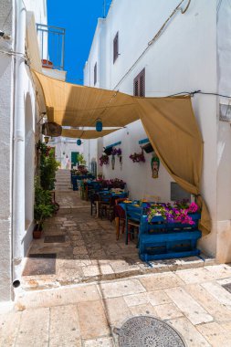 Ceglie Messapica, küçük kasaba komünü, güney İtalya mimari evleri. 