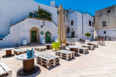 Ceglie Messapica, küçük kasaba komünü, güney İtalya mimari evleri. 