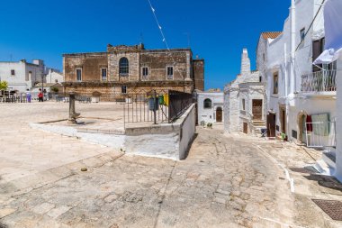Ceglie Messapica, küçük kasaba komünü, güney İtalya mimari evleri. 