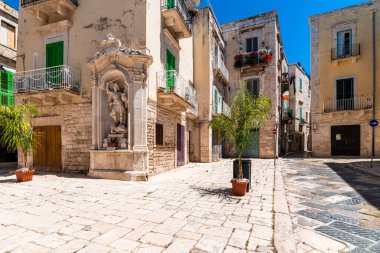 Küçük bir kasabada taş evler ve İtalya 'da komün, San Vito 
