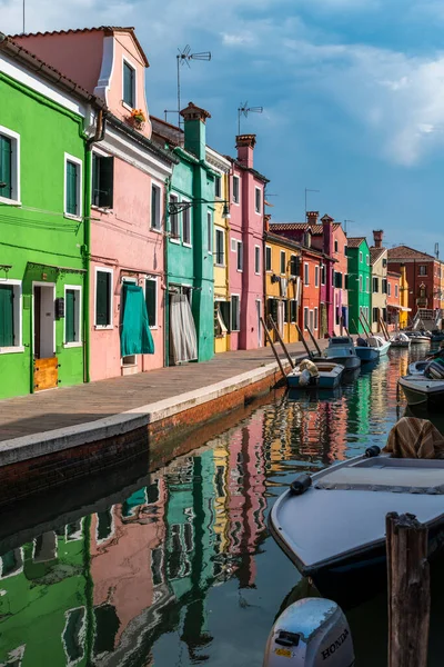Dag Burano Murano Kanaal Stadsgezicht Met Meerdere Kleuren Gebouwen Venetië — Stockfoto
