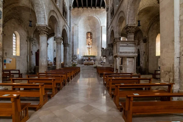 意大利Bitonto的旧大教堂 石制教堂内部 — 图库照片