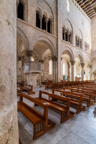 意大利Bitonto的旧大教堂 石制教堂内部 — 图库照片