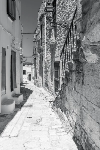 Siyah Beyaz Sokak Fotoğrafı Ceglie Messapica Küçük Kasaba Komünü Güney — Stok fotoğraf