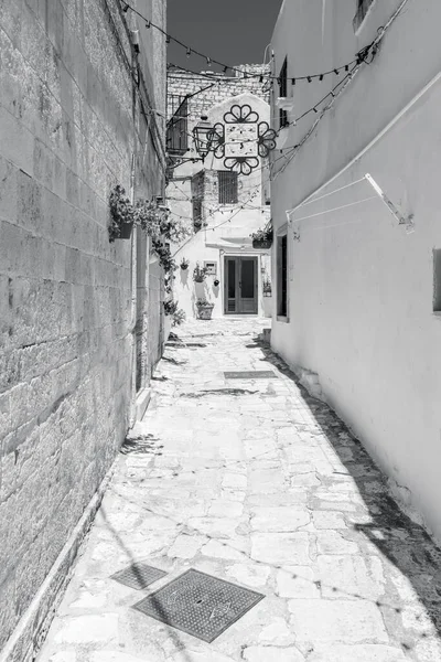 Schwarz Weiß Straßenbild Ceglie Messapica Kleine Stadtgemeinde Süditalienische Architektur — Stockfoto