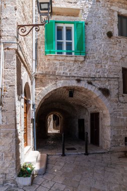 Küçük bir kasabada taş evler ve İtalya 'da komün, San Vito 