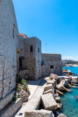 Küçük bir kasabada taş evler ve İtalya 'da komün, San Vito 