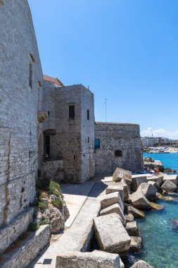 Küçük bir kasabada taş evler ve İtalya 'da komün, San Vito 