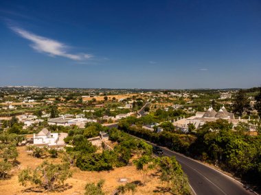 Locorotondo şehir ve arazilerinin havadan çekimi, Bari, İtalya