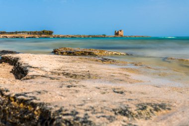 Marina di Lizzano deniz manzarası ve kıyı şeridi, Taranto ili, İtalya