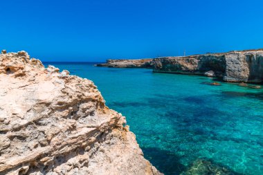 Torre Uluzzo Körfezi ve kıyı şeridi, Salento, İtalya