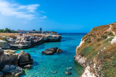 Torre Uluzzo Körfezi ve kıyı şeridi, Salento, İtalya