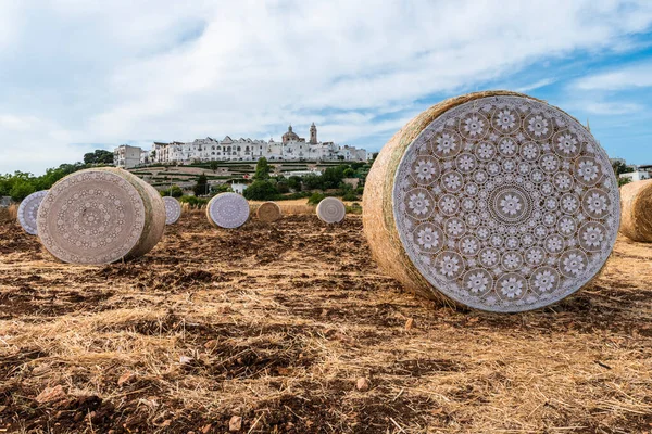 Locorotondo Italy July 2021 Artistic Exhibition Made Haystacks City Background — Stock Photo, Image