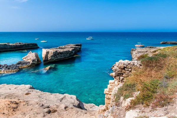 Torre Uluzzo Körfezi ve kıyı şeridi, Salento, İtalya