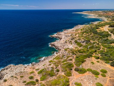Torre Uluzzo Körfezi ve kıyı şeridi, Salento, İtalya