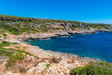 Torre Uluzzo Körfezi ve kıyı şeridi, Salento, İtalya