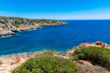 Torre Uluzzo Körfezi ve kıyı şeridi, Salento, İtalya