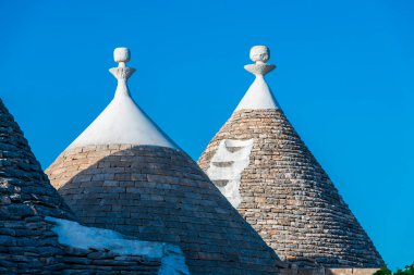 Konik çatıları olan eşsiz Trulli evleri, Alberobello, küçük bir kasaba ve Metropolitan Şehri Bari, Apulia, Güney İtalya, UNESCO Dünya Mirası komünü