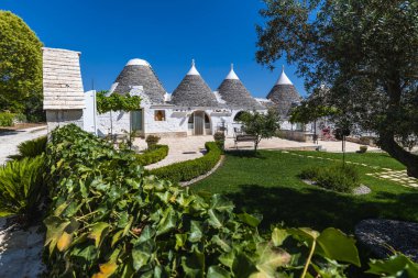 Konik çatıları olan eşsiz Trulli evleri, Alberobello, küçük bir kasaba ve Metropolitan Şehri Bari, Apulia, Güney İtalya, UNESCO Dünya Mirası komünü