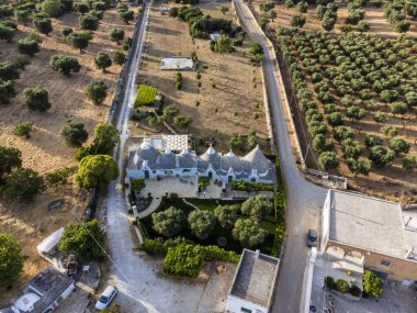 Konik çatıları olan eşsiz Trulli evleri, Alberobello, küçük bir kasaba ve Metropolitan Şehri Bari, Apulia, Güney İtalya, UNESCO Dünya Mirası komünü