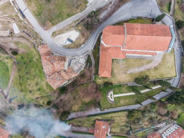Artegna komünü, İtalya 'nın manzaralı şehir manzarası.