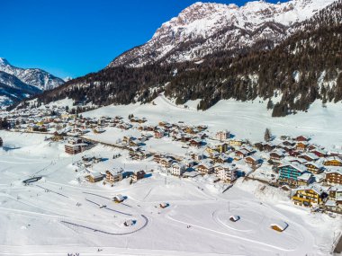 İtalya 'da kış aylarında Sappada manzarası 