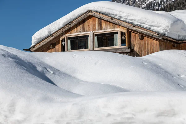İtalya 'da kış aylarında Sappada manzarası 