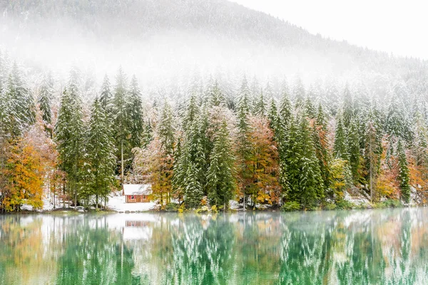 Vista Panoramica Del Lago Innevato Fusine — Foto Stock