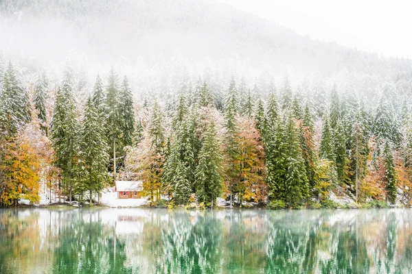 Scénický Pohled Zasněžené Jezero Fusine Itálie — Stock fotografie