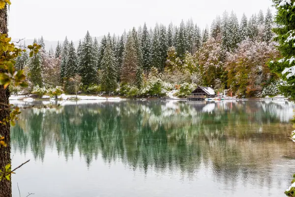 Vista Panorâmica Lago Nevado Fusine Itália — Fotografia de Stock