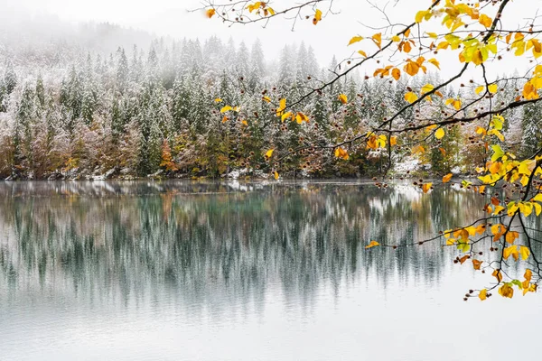 Karlı Göl Manzarası Fusine Talya — Stok fotoğraf