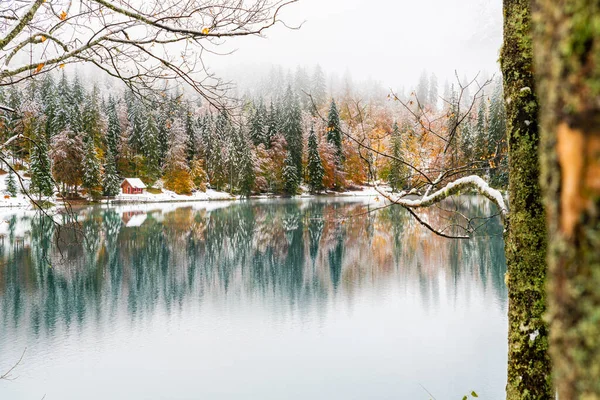 눈덮인 호수의 이탈리아 — 스톡 사진