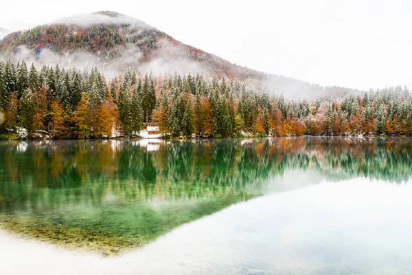 Прекрасний Краєвид Озеро Фусіне Італія — стокове фото
