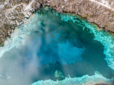 Cornino Gölü Güzel hava manzarası, İtalya
