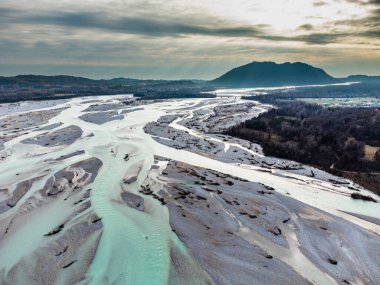 Cornino Gölü Güzel hava manzarası, İtalya