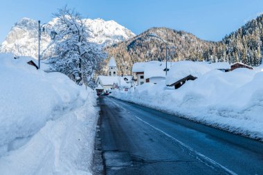 Pesariis kış zamanı sahnesi, İtalya