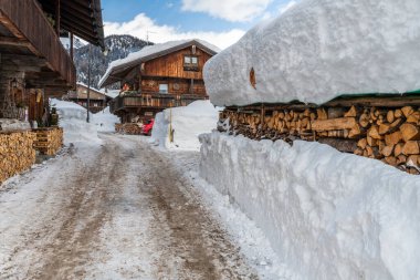 Pesariis kış zamanı sahnesi, İtalya