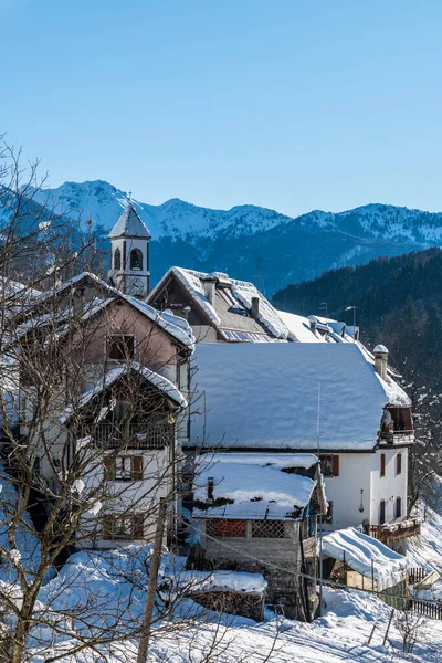 Pesariis Winter Scene Italië — Stockfoto