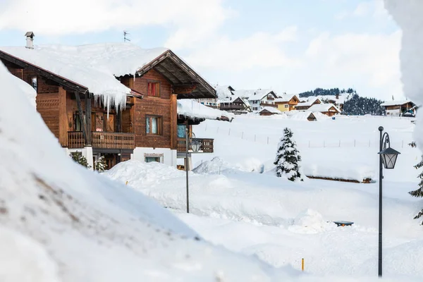 Pesariis kış zamanı sahnesi, İtalya