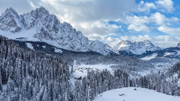 Pequena Comuna Itália Paisagem Inverno Nas Montanhas Aldeia Sappada — Fotografia de Stock