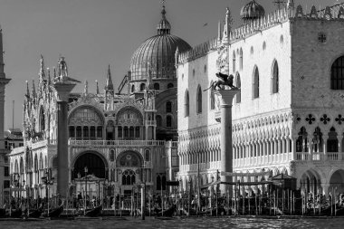 Siyah ve Beyaz Şehir Burano Murano, Venedik, İtalya 